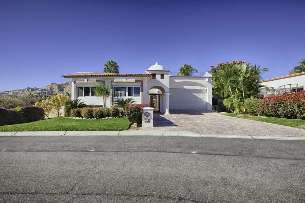 Los Cabos Oceano Baja Discover Casa Oceano, a stunning single-story fairway home in one of Los Cabos' most coveted communities. Prime location with – 10 Calle Oceano Baja, San Jose Corridor, BS