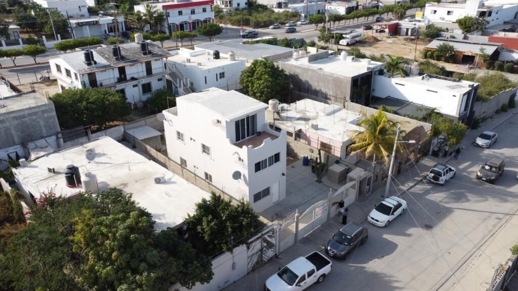 Los Cabos Terranova Terranova Residencial Hermosa casa amueblada y lista para habitar. Cuenta con 3 amplias recámaras (2 con terraza), 2.5 baños, sala, cocina y comedor y cisterna de 5,000L. Disfruta del patio privado con asador y horno para pizza.Acceso a áreas comunes con enorme jardín, juegos infantiles, Pet Park, pérgola y asador. Seguridad 24/7 con videovigilancia!* * * * * * * * *This fully furnished house is move-in ready, featuring 3 spacious bedrooms (2 with terraces), 2.5 bathrooms, living room, kitchen, dining area and 5,000 L water cistern. Enjoy a private patio with a BBQ & traditional pizza hovenAccess to common areas with a garden, pergola, kids & pets playground, and BBQ space24/7 security & video recording! – 4320 C. Luis Castro Arballo, San Jose del Cabo, BS