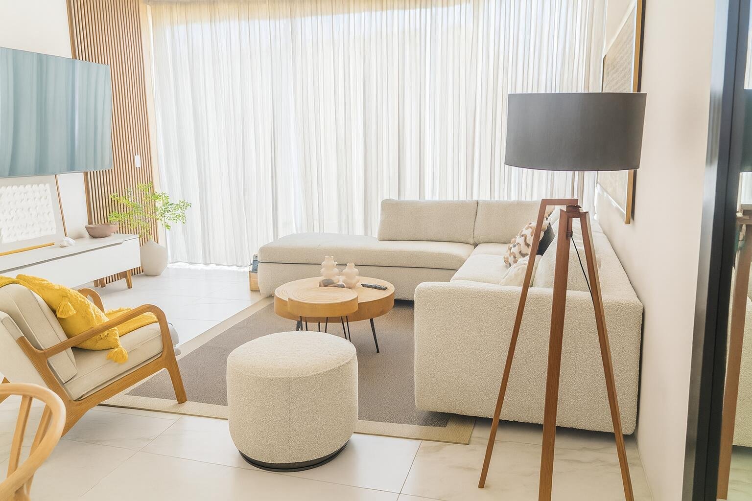 Los Cabos Cabo Costa This two-bedroom penthouse at Cabo Costa in Cabo San Lucas offers a well-balanced blend of modern design, elevated for sale