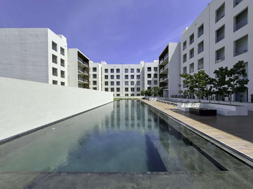 Los Cabos Marea Los Cabos Modern 3-bedroom penthouse located on the 6th floor of Marea Los Cabos, offering a prime central location in Cabo San Lucas just minutes from beaches, shopping centers, and top dining options. This bright and contemporary residence features an open-concept living and dining area with abundant natural light, a fully equipped kitchen, and a private terrace with panoramic city – 8 El Pescadero, Cabo San Lucas, BS