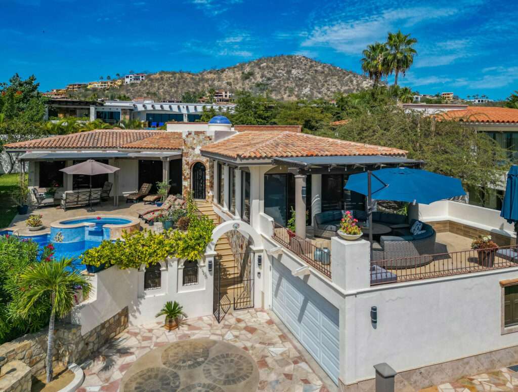 Los Cabos Csl C/Club Golf This Village offers that little bit of something special for everyone, or a whole lot of special.our spectacular development as the best location is a new state-of-the-art club house including Pool and so much more.Simply put... impecable standards with an unparalleled lifestyle.This villa offers comfort and elegance, featuring luxurious finishes, a fully equipped kitchen with granite countertops, spacious living spaces, and beautiful bathrooms with walk-in closets, terraces, and much more. This villa offers privacy and tranquility.Make sure to pack your sunglasses and sun screen as the Country Club Cabo San Lucas will deliver when it comes to the weather. This – A7 Rancho Paraiso, Cabo Corridor, BS