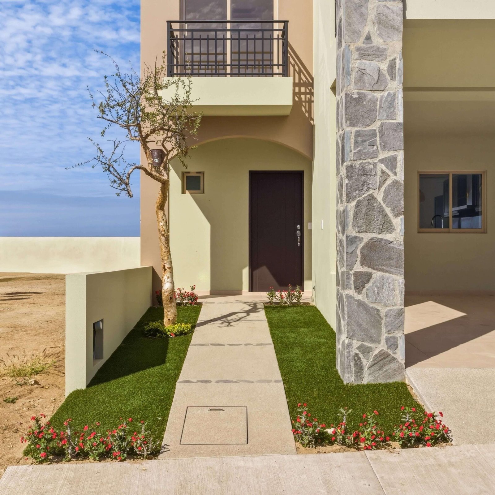 Los Cabos Cabo Del Mar Ecopark This modern-designed home stands out for its spacious areas, excellent layout, and full equipment, positioning itself as one of the most complete properties currently available within the development.The property combines functionality, comfort, and private outdoor spaces, making it ideal for those seeking a comfortable residence or an investment in a constantly growing area of Cabo San Lucas. for sale