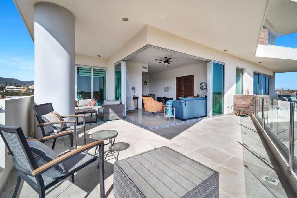 Los Cabos Cardinal Living Great investment - The Suite comes fully furnished ...Amazing Rental income history. Please, we need at least 24-48 hrs notice for a showing because the unit is rented most of the time. Thank you. – Cam. Viejo, Cabo Corridor, BS