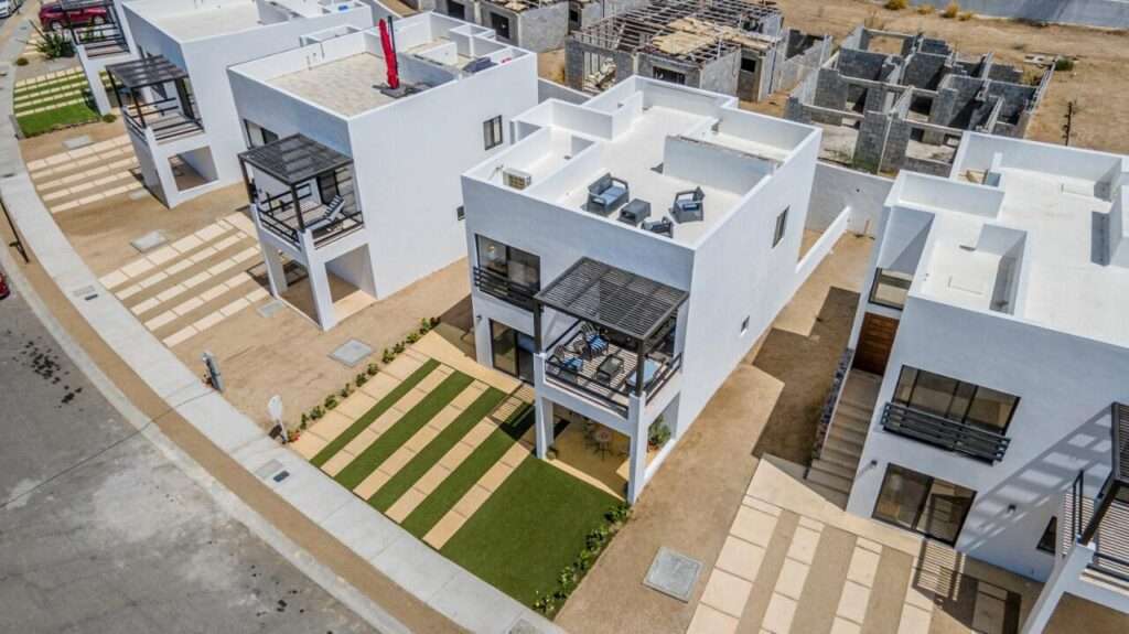 Los Cabos Vistana Spacious, clean, and comfortable home located in Vistana Del Cabo community. This well designed property features 3 bedrooms and 2 bathrooms on the main floor, offering privacy and convenience for everyday living.The second level offers a bright open-concept layout that seamlessly connects the living room, family (day) room, dining area, kitchen, and a full bathroom perfect for entertaining or relaxing with family.Enjoy access to a rooftop terrace with stunning 360 degree – Casa Cumbres #34, Cabo Corridor, Cabo Corridor, BS