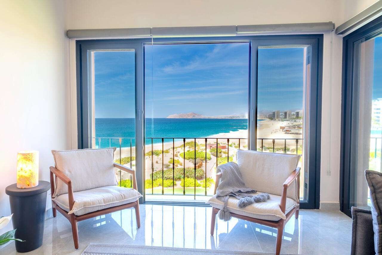 Los Cabos Casa Del Mar Rare offering. A two-level Oceanfront Penthouse is a one-of-a-kind living experience. The fully renovated property boasts a modern and contemporary design and offers breathtaking – Casa del Mar Penthouse, San Jose Corridor, BS