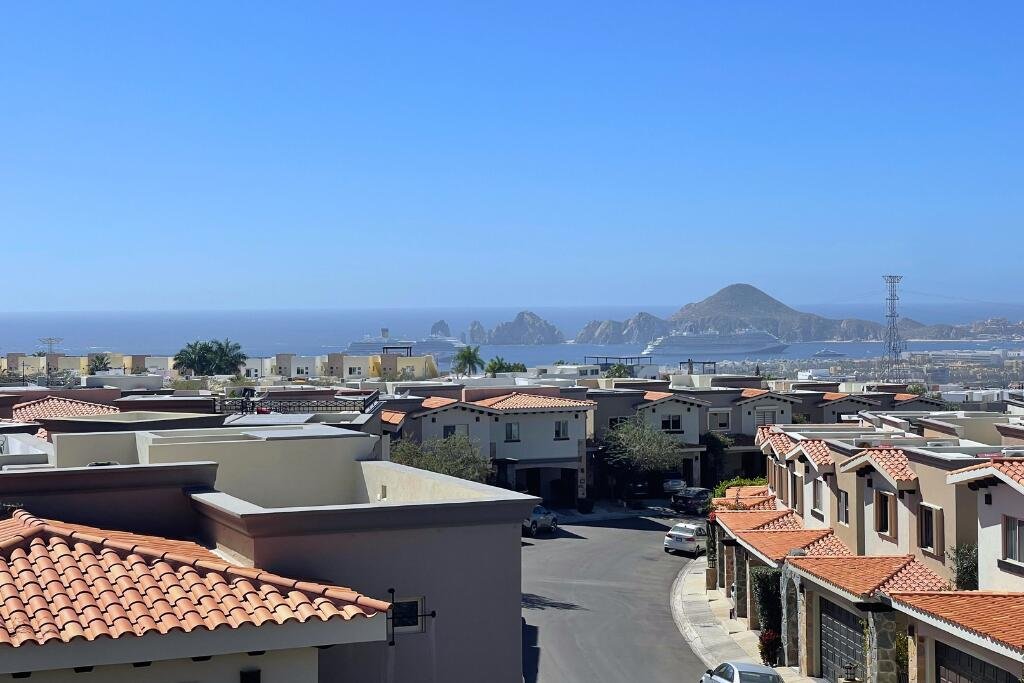 Los Cabos Ventanas Located in the most desirable area of Cabo San Lucas, Tezal, this stunning home offers comfort space and excellent family lifestyle.3 spacious bedrooms, a study /office, 2.5 bathrooms, maid's quarter with a full bathroom. the home is offered unfurnished, giving you the perfect opportunity to decorate and furnish it to your personal taste and style. community with : 24/7 security, swimming pools for adults and children, gym, pet friendly environment.Ideal for Families seeking confort, security and great location. for sale