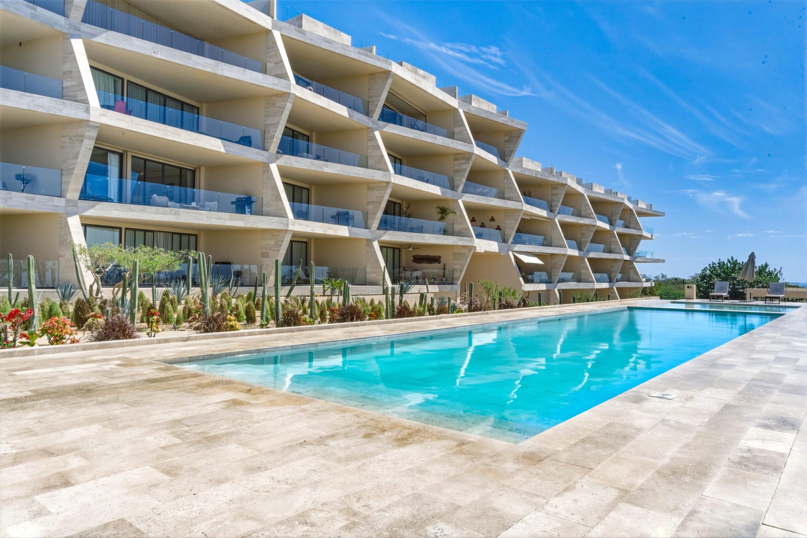 Los Cabos Solaria Solaria D-201 combines modern design, comfort, and sweeping for sale
