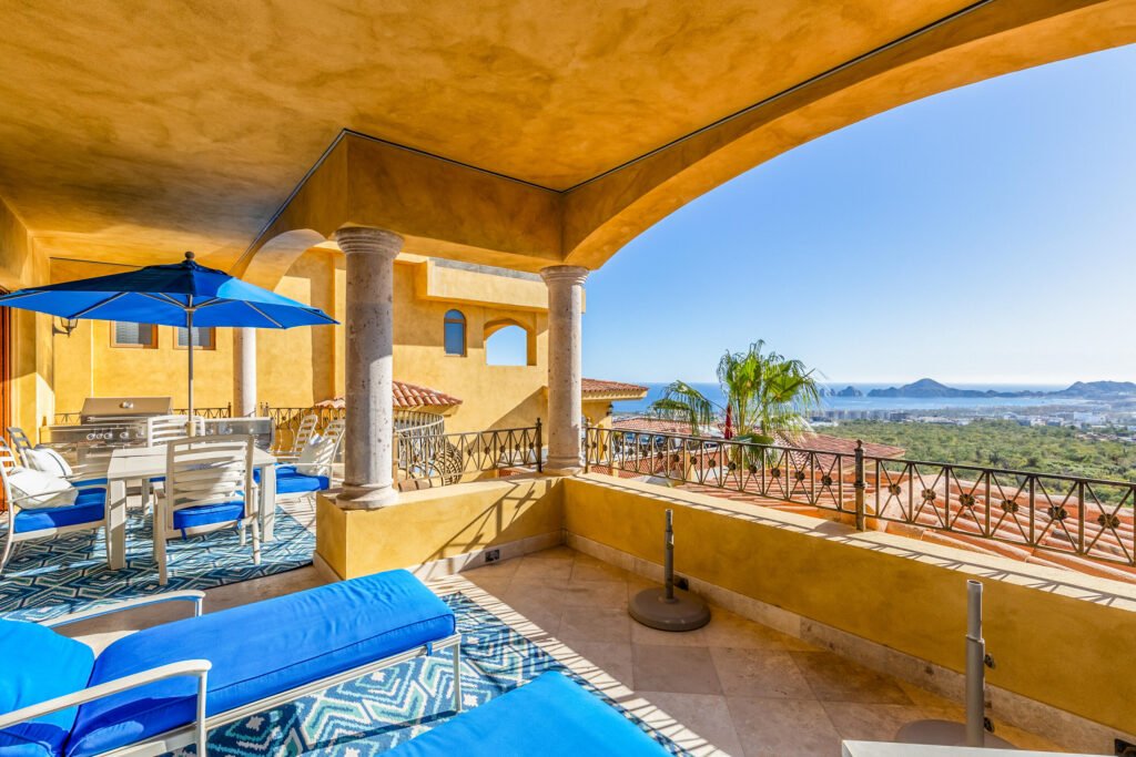 Los Cabos Casa Nima The crown jewel of Casa Nima, this extraordinary penthouse is the only one on its floor, offering absolute privacy with private elevator access and no neighboring units. Designed entirely on one level, it features 4 bedrooms and 4 full bathrooms, where refined living meets effortless flow.The open-concept living area extends onto a generous terrace, framing breathtaking – El Cielito Privada, Cabo Corridor, BS