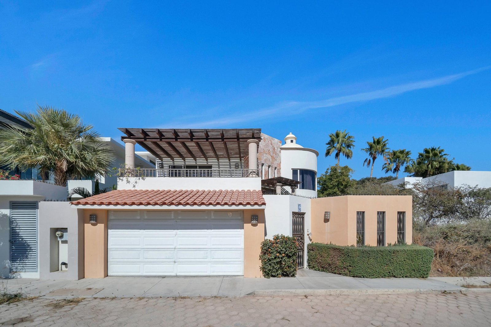 Los Cabos Cabo Del Mar Ecopark This modern-designed home stands out for its spacious areas, excellent layout, and full equipment, positioning itself as one of the most complete properties currently available within the development.The property combines functionality, comfort, and private outdoor spaces, making it ideal for those seeking a comfortable residence or an investment in a constantly growing area of Cabo San Lucas. for sale