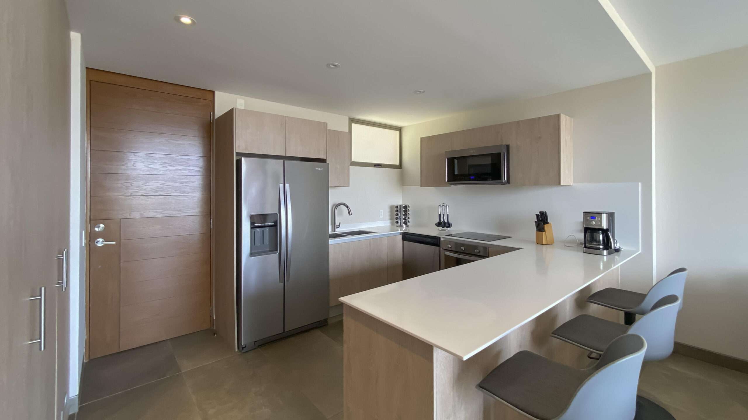 Los Cabos Idaho Condos Bright, spacious 2-bed, 2-bath condo, freshly updated with paint, updated cabinets, and quartz countertops. This stylish, move-in-ready home features a private patio just steps from a beautifully landscaped pool, plus access to the shared rooftop terrace with sweeping ocean for sale