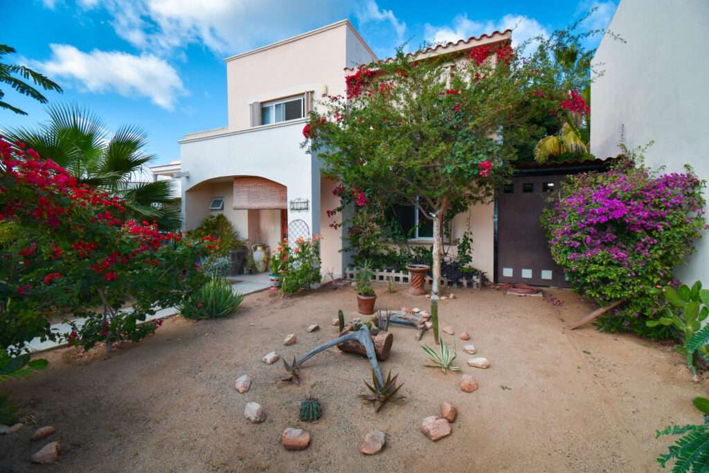 Los Cabos Privanzas Price improvement! This fabulous family home is back on the market in the much sought after area of Privanzas in El Tezal. With a pool, tennis courts and racketball facilities, a communal gym and a kiddy park for the community. This home has been renovated. It has been recently waterproofed and has hurricane shutters for your protection. For your convenience there is a new plaza built just outside, steps away from a pizza and a drink. A perfect family home in El Tezal. Come and see it today. – M2 Casa 3 Privanzas, Cabo Corridor, BS