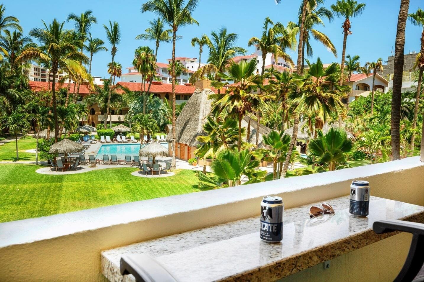 Los Cabos Oasis Oasis San José is a unique mixed-use development in one of the fastest-growing areas of San José del Cabo. Combining a modern commercial plaza with retail spaces for lease from 30 to 723 m² and pre-sale 1 & 2-bedroom residences, it offers strong investment potential and long-term appreciation.Strategically located on Blvd. Forjadores, next to G20 and just 20 minutes from Los Cabos International Airport, Oasis blends connectivity, lifestyle, and convenience.Amenities include a pool, gym, pickleball court, café, BBQ areas, social terraces, green spaces, kids areas, pet zone, and more.Delivery:• Tower G: 18 months• Tower A: 20 months for sale