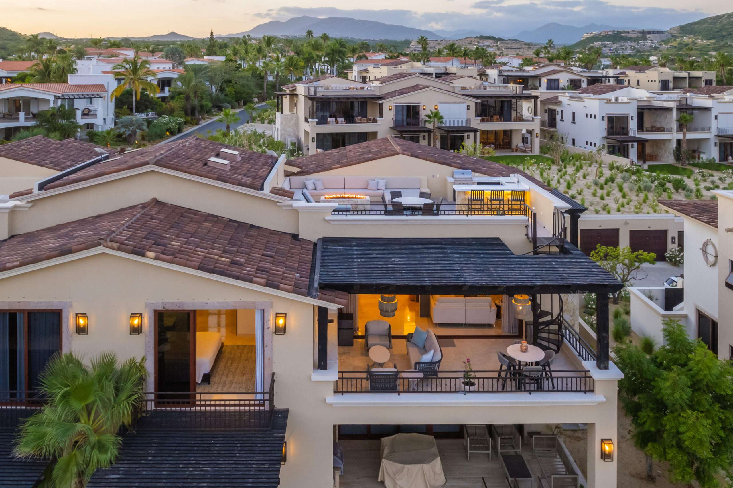 Los Cabos Cardinal Living Great investment - The Suite comes fully furnished ...Amazing Rental income history. Please, we need at least 24-48 hrs notice for a showing because the unit is rented most of the time. Thank you. for sale