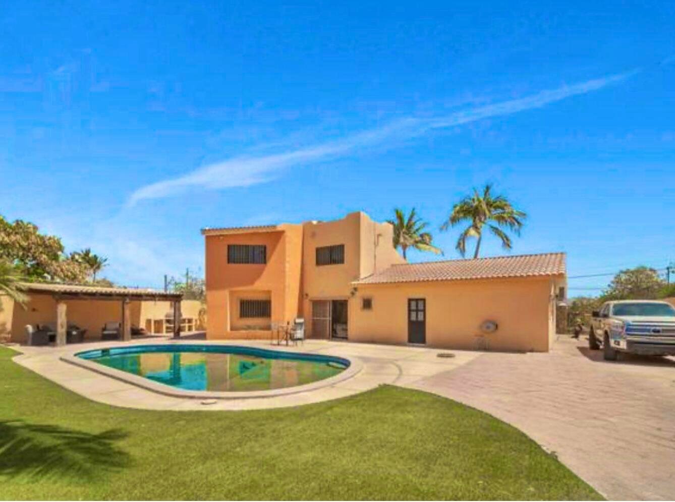 Los Cabos San Jose Viejo This exceptionally spacious single-family home, one of the largest properties in the area, is ideally located in San Jose del Cabo, just 5 minutes from Los Cabos International Airport and 15 minutes from downtown San Jose del Cabo. The property sits only two blocks from the Transpeninsular Highway, offering excellent accessibility while maintaining privacy.Set on a generous 9,150 sq ft lot, this home offers expansive indoor and outdoor living spaces, a rare find in this location. The property features a private swimming pool, large garden areas, a covered outdoor terrace, and a BBQ area, creating an ideal setting for enjoying the Baja lifestyle.The home offers a functional and comfortable layout with ample natural light, oversized social areas, and excellent outdoor flow. The large yard provides flexibility for residential use, potential future enhancements, or additional improvements. Ample parking space adds functionality and versatility to the property.Esta casa unifamiliar excepcionalmente amplia, una de las más grandes de la zona, se encuentra estratégicamente ubicada en San José del Cabo, a solo 5 minutos del Aeropuerto Internacional de Los Cabos y 15 minutos del centro de San José del Cabo. La propiedad está situada a únicamente 2 cuadras de la Carretera Transpeninsular, ofreciendo excelente accesibilidad sin sacrificar privacidad.Ubicada sobre un generoso terreno de aproximadamente 850 m², esta propiedad ofrece amplios espacios interiores y exteriores, algo poco común en esta ubicación. Cuenta con alberca privada, áreas de jardín de gran tamaño, terraza exterior techada y área de asador, creando un entorno ideal para disfrutar del estilo de vida de Baja California Sur.La casa ofrece una distribución funcional y cómoda, con excelente iluminación natural, áreas sociales amplias y una muy buena integración entre espacios interiores y exteriores.El amplio jardín brinda flexibilidad para uso residencial, posibles ampliaciones futuras o mejoras adicionales. El estacionamiento amplio agrega funcionalidad y versatilidad a la propiedad. for sale