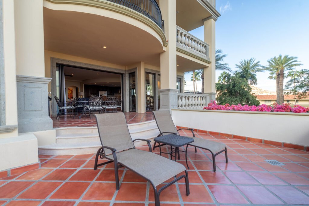 Los Cabos Vistamar Welcome to Casa Anita, a stunning 3-bedroom, 3-bathroom condo located in the exclusive Vistamar community, nestled in El Tule along the famous Golden Corridor between Cabo San Lucas and San José del Cabo. This prime location puts you right in the heart of everything -- beaches, restaurants, supermarkets, hospitals, and even car dealerships -- offering the perfect blend of convenience and coastal living. Completed in 2023 and with only about 10 weeks of use, Casanita is essentially a brand-new unit. What makes it even more special is that it's completely turnkey -- just bring your bags and start living the Cabo dream from day one. Welcome to Casa Anita, a stunning 3-bedroom, 3-bathroom condo located in the exclusive Vistamar community, nestled in El Tule along the famous Golden Corridor between Cabo San Lucas and San José del Cabo. This prime location puts you right in the heart of everything -- beaches, restaurants, supermarkets, hospitals, and even car dealerships -- offering the perfect blend of convenience and coastal living. Completed in 2023 and with only about 10 weeks of use, Casanita is essentially a brand-new unit. What makes it even more special is that it's completely turnkey -- just bring your bags and start living the Cabo dream from day one.Inside, you'll enjoy breathtaking – Puerta Del Sol CDS, Cabo Corridor, Cabo Corridor, BS