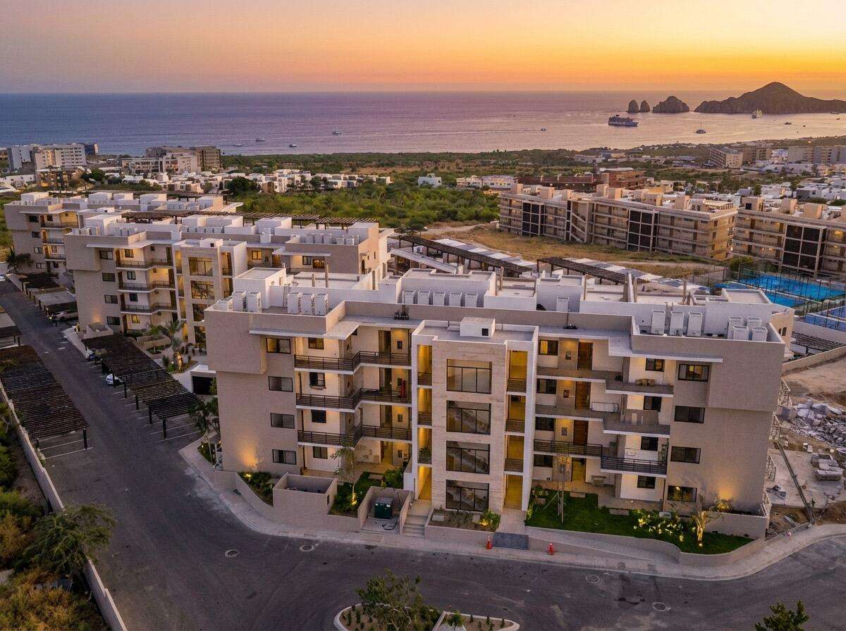 Los Cabos Alba Residences Discover the epitome of affordable luxury living at the newly launched Alba Residences. Strategically located just steps from the main highway, this property offers unparalleled accessibility and convenience. In addition to residential units, Alba features commercial spaces on the first two floors, enhancing the overall living experience for residents. We are pleased to announce that the final units are still available at pre-sale pricing. For further information, please do not hesitate to contact me. Finishings extra.PRICE IS BASED. Descubra el epítome de la vida de lujo asequible en las recién inauguradas Alba Residences. Estrategicamente ubicadas a solo unos pasos de la carretera principal, esta propiedad ofrece una accesibilidad y conveniencia inigualables. Además de las unidades residenciales, Alba cuenta con espacios comerciales en los primeros dos pisos, mejorando la experiencia de vida en general para los residentes. Nos complace anunciar que las últimas unidades aún están disponibles a precios de pre-venta. Para más información, no dude en ponerse en contacto conmigo. Acabados extra for sale