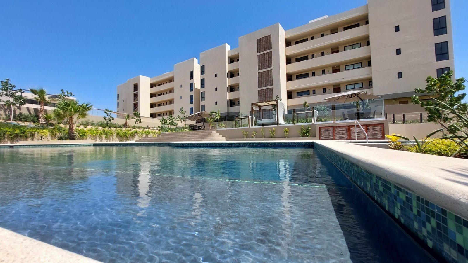 Los Cabos Aromi Residences Discover Aromi Residences in El Tezal's premium zone, Cabo San Lucas: innovative design fused with Baja's splendor. 10 min from Medano Beach, 44 luxury apartments & 15 private homes offer panoramic for sale