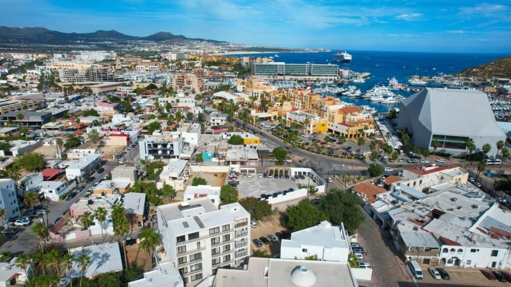 Los Cabos Duara This property has amenities such as: Swimming pool, gym, game room, mini golf, basketball courts, children's play area and a common meeting room.Direct Developer Financing in US Dollars: Term: Up to 60 months. Fixed annual interest rate: 9% or 18 months interest-free.Simple and fast process. --------------------------------------------------------Financiamiento Directo del Desarrollador en Pesos Mexicanos: Plazo: Hasta 60 meses. Tasa de interés anual fija: 12% o 18 meses sin intereses.Proceso sencillo y rápido. – SUBIDA DEL COYOTE, Cabo San Lucas, BS