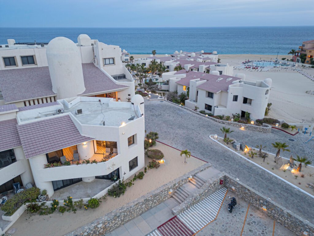 Los Cabos Alba Residences Discover the epitome of affordable luxury living at the newly launched Alba Residences. Strategically located just steps from the main highway, this property offers unparalleled accessibility and convenience. In addition to residential units, Alba features commercial spaces on the first two floors, enhancing the overall living experience for residents. We are pleased to announce that the final units are still available at pre-sale pricing. For further information, please do not hesitate to contact me. Finishings extra.PRICE IS BASED. Descubra el epítome de la vida de lujo asequible en las recién inauguradas Alba Residences. Estrategicamente ubicadas a solo unos pasos de la carretera principal, esta propiedad ofrece una accesibilidad y conveniencia inigualables. Además de las unidades residenciales, Alba cuenta con espacios comerciales en los primeros dos pisos, mejorando la experiencia de vida en general para los residentes. Nos complace anunciar que las últimas unidades aún están disponibles a precios de pre-venta. Para más información, no dude en ponerse en contacto conmigo. Acabados extra – Terrasol, Cabo San Lucas, Cabo San Lucas, BS