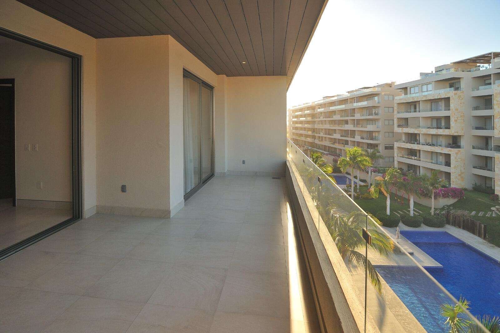 Los Cabos Vista Vela Iii This 2-bedroom condo in Vistavela 3 stands out for its layout, condition, and prime location within one of the most established communities in El Tezal.Delivered fully equipped, including A/C, kitchen, and appliances , it's move-in or rental ready with minimal additional investment.Residents enjoy resort-style amenities such as pools, gym, tennis courts, and a clubhouse, all within a gated community with controlled access. Conveniently located near Costco, Soriana, and the beach.A practical opportunity for buyers seeking comfort, convenience, and long-term value in Los Cabos. – Vía de Lerry, Cabo San Lucas, BS