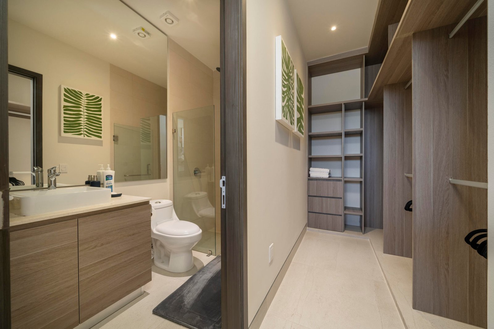 Los Cabos Cascadas Experience coastal sophistication in this exceptional 4-bedroom, 3-bath residence within the hillside exclusive community of Pedregal, Cabo San Lucas. Overlooking the marina, this luxurious retreat offers mesmerizing for sale