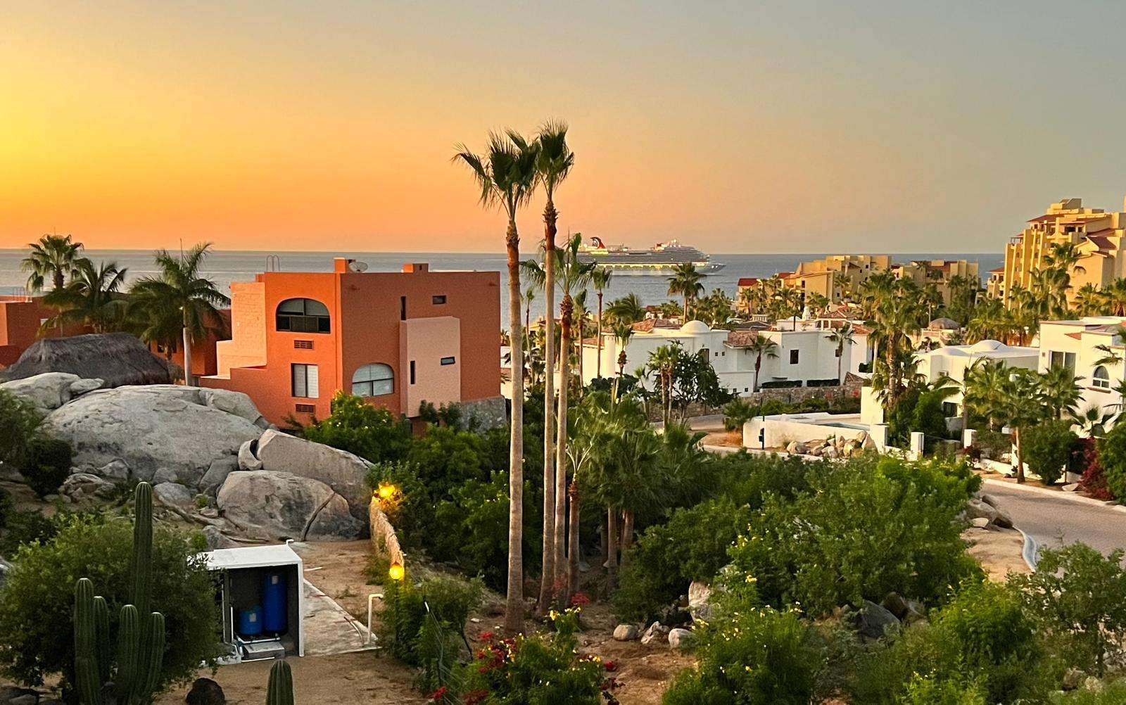 Los Cabos Terra 194 APARTMENT 5 MINUTES FROM DOWNTOWN & MARINA CABO SAN LUCASBeautiful fully furnished condo located in Terra 194, just minutes from Downtown Cabo San Lucas, the Marina, restaurants, shopping, and beaches. Ideal for vacation rentals, investment, or full-time living.This third-level unit offers:• 2 Bedrooms• 2 Full Bathrooms• Elevator access• 2 Parking spaces (1 underground + 1 exterior)• Open living and dining area• Fully equipped kitchen• Terrace with city for sale