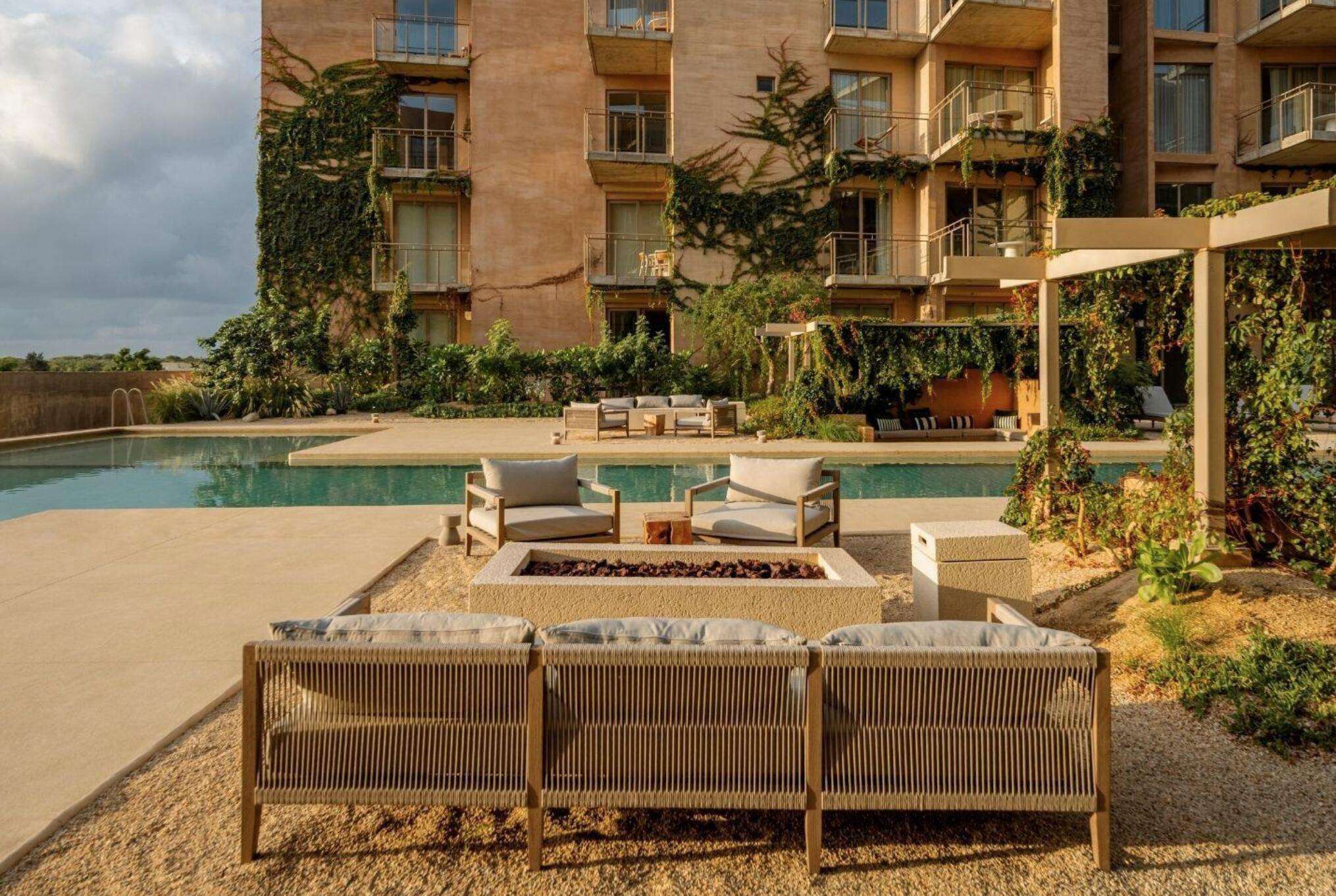Los Cabos Las Arenas 🌵Las Arenas Los Cabos - Ready to Deliver Fully completed boutique project of 94 units with only 19 remaining. Prime location: 7 minutes to Downtown Cabo San Lucas and 5 minutes walk to iconic Medano Beach. Available 1, 2 & 3 bedroom, designed with style, comfort, and functional layouts🪴 2 bedrooms condo ! 💵 DIRECT FINANCING - with 50%. up to 3 for sale
