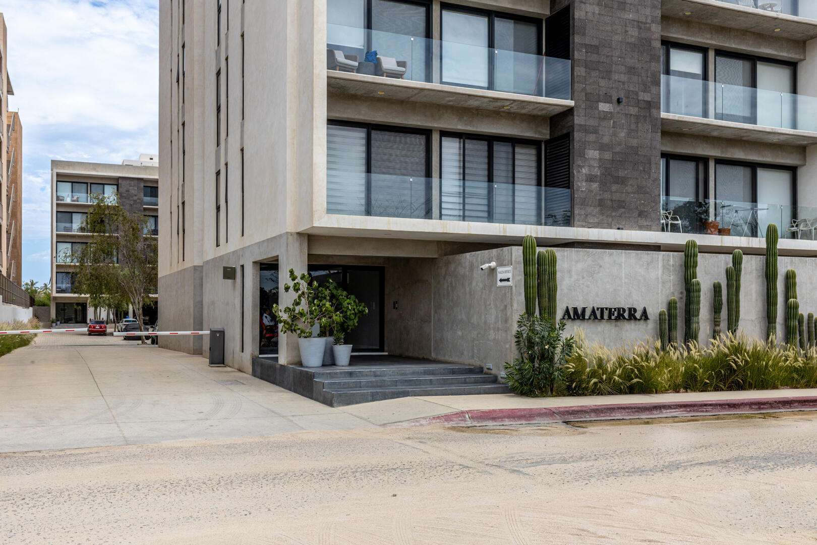 Los Cabos Panorama Experience elevated living in the heart of Cabo San Lucas with this stunning 3-bedroom penthouse designed for comfort, style, and unforgettable for sale