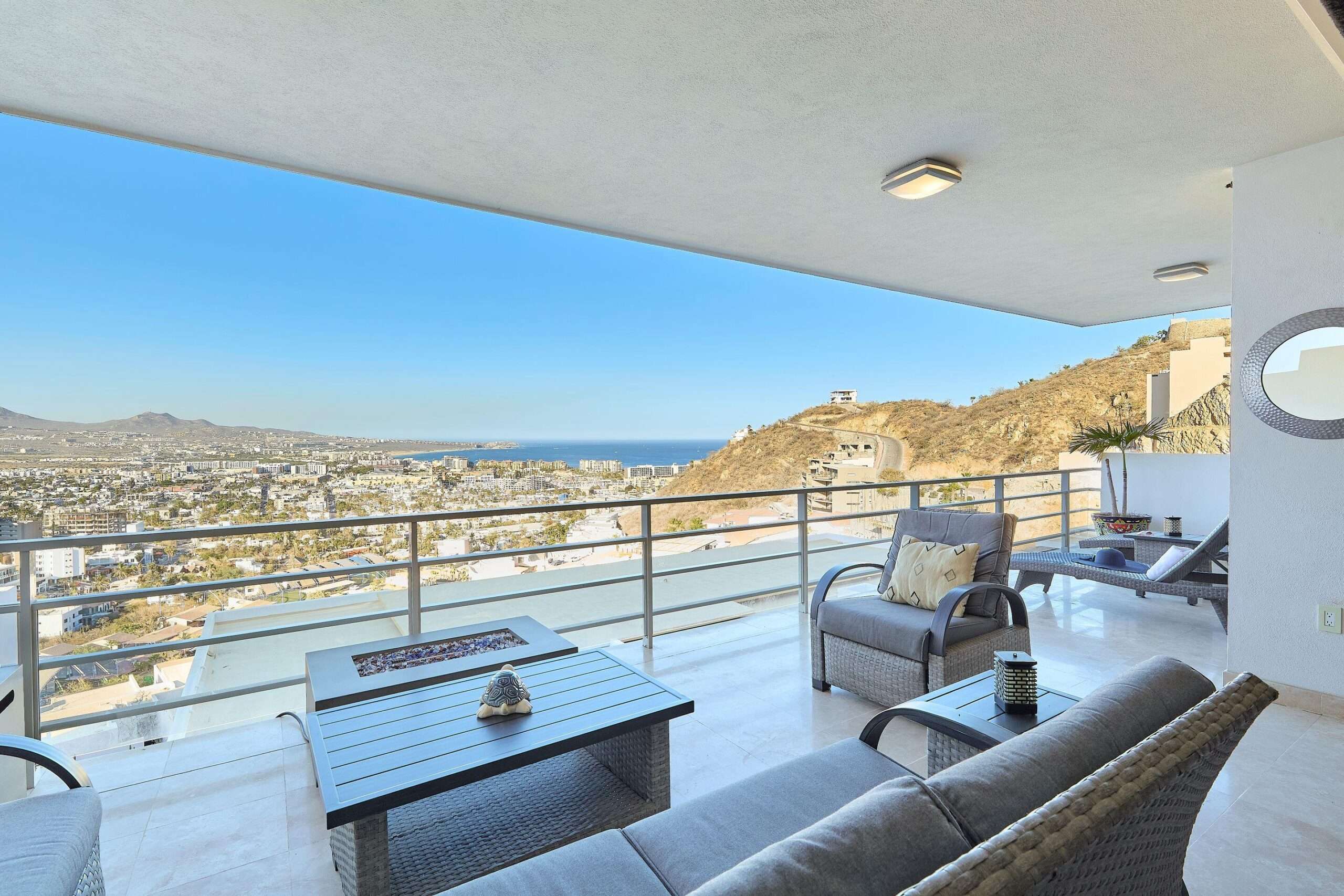 Los Cabos Cascadas Welcome to Las Cascadas 611, located in the prestigious Pedregal community. This elegant 2-bedroom, 2-bathroom residence offers breathtaking for sale