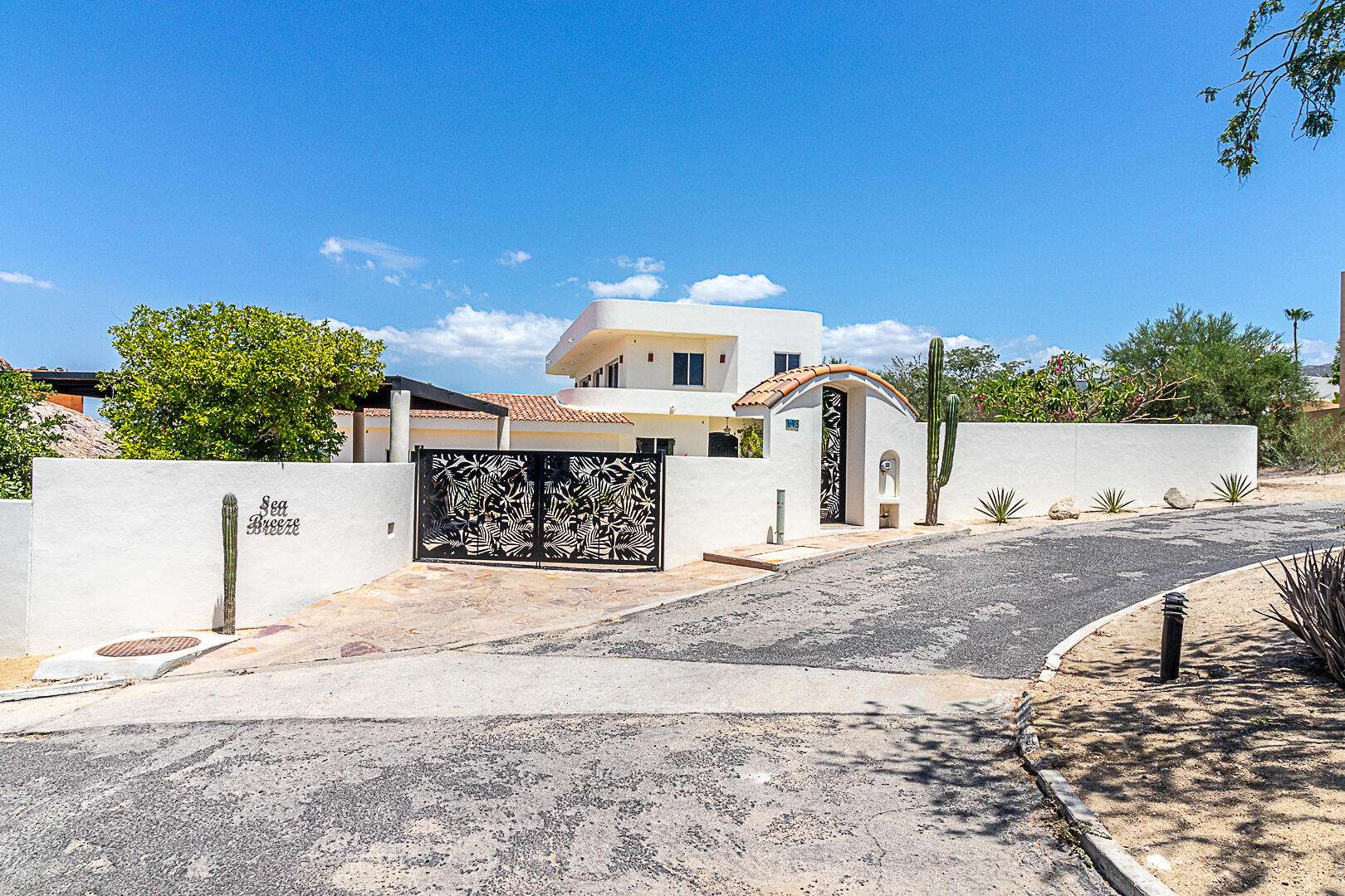 Los Cabos La Cima This is one of the most iconic residences set to define Club Campestre San José in 2026—a truly unrepeatable opportunity that simply has it all. Boasting over 700 m² of total construction and the finest ocean for sale