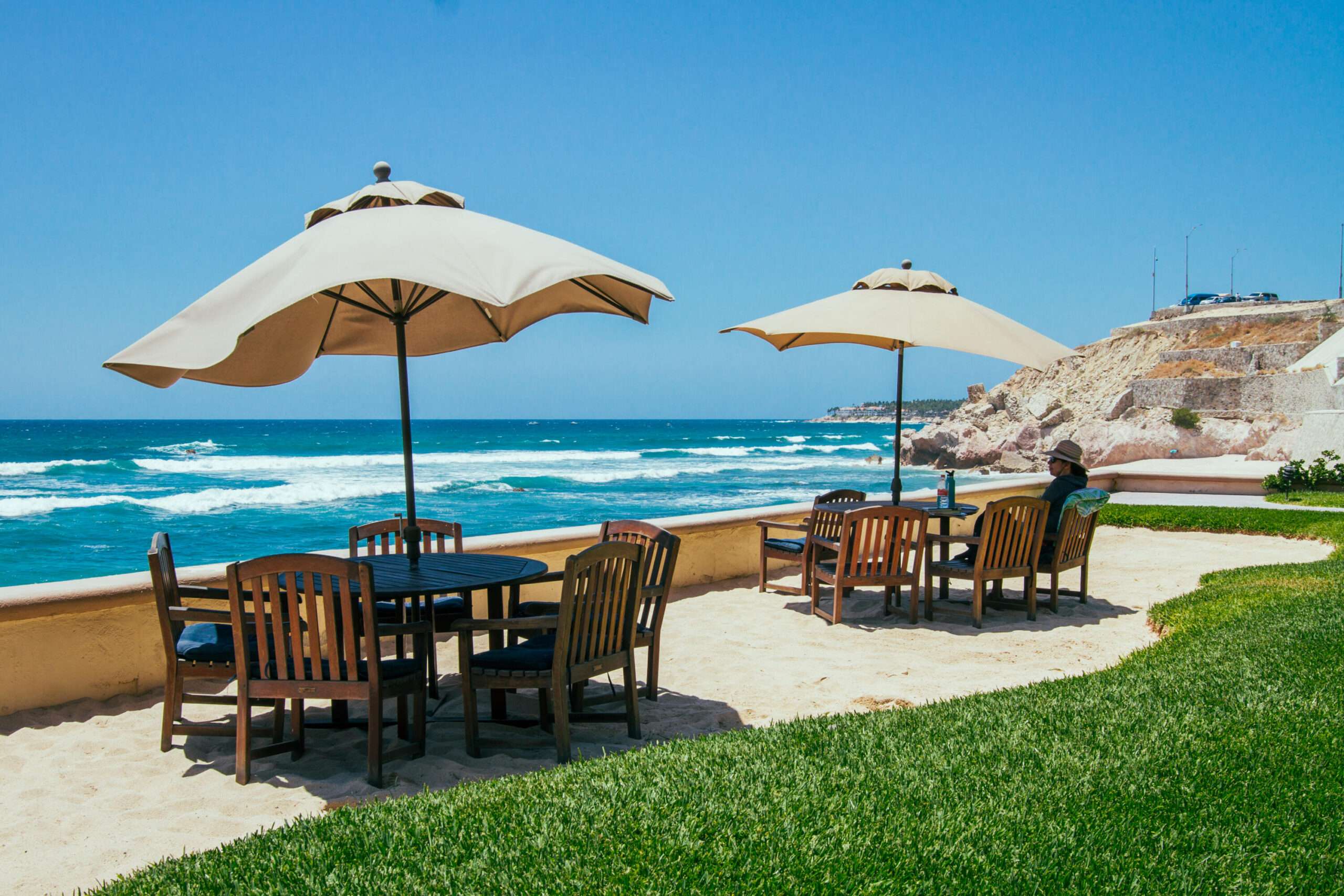 Los Cabos Villa Cabo Sur Villa Cabo Sur | Cabo San LucasTwo bedrooms, studio alcove, and smart single-level layouts designed for real life. Perfect for first-time buyers, rental investors, or anyone ready for a low-maintenance lifestyle in Los Cabos.Elevator, covered parking, and full access to all Villa Cabo Sur amenities included -- no compromises.One decision. The complete package: comfort, services, and long-term appreciation in one of Cabo's most sought-after communities. Villa Cabo Sur | Cabo San LucasDos recámaras, estudio alcoba y espacios bien resueltos en un solo nivel. Ideal para primer hogar, propiedad de renta o vivir cómodo sin dedicar fines de semana enteros al mantenimiento.Elevador, estacionamiento y acceso a todas las amenidades de la Villa incluidos, sin concesiones.Una decisión. El paquete completo: comodidad, servicios y plusvalía en una de las comunidades más cotizadas de Los Cabos. – 306 Bahia de las Palmas, San Jose del Cabo, BS