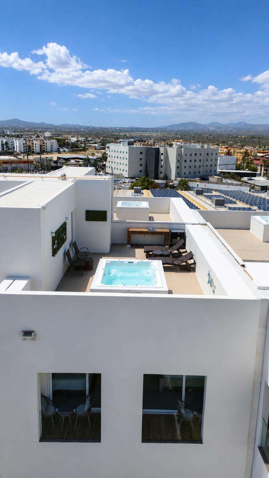 Los Cabos Marea Los Cabos Departamento de 2 recámaras y 3 baños completos en Marea Los Cabos. Se entrega totalmente amueblado y equipado, listo para habitar o generar ingresos por renta. Cuenta con roof privado con jacuzzi, acabados contemporáneos y una ubicación privilegiada a pocos minutos de Playa El Médano, la Marina de Cabo San Lucas, restaurantes, comercios y servicios.Fully furnished and equipped 2-bedroom, 3-bathroom condo at Marea Los Cabos. Features a private rooftop with jacuzzi, contemporary finishes, and an excellent location just minutes from Medano Beach, the Cabo San Lucas Marina, restaurants, shopping, and essential services – 603 Marea, Cabo San Lucas, Cabo San Lucas, BS