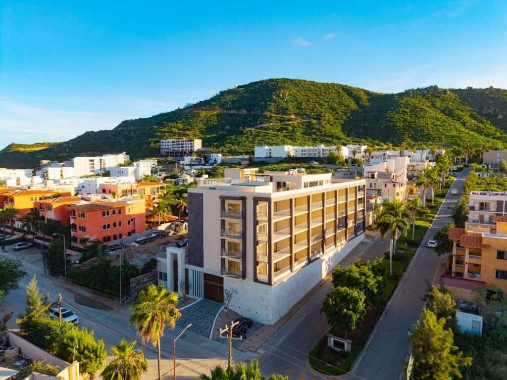 Los Cabos Vista Mare Condo for sale at Vista Mare, Cabo San Lucas, located on the fourth floor within a private residential community in the Sunset area. Its strategic location offers a peaceful setting just minutes from downtown, the Marina, restaurants, cafés, supermarkets, shopping, services, and entertainment. The unit offers 111.15 m² total, including 97.65 m² of air-conditioned interior space and a 13.5 m² private terrace. It features 2 bedrooms, 2 full bathrooms, an open living and dining area, equipped kitchen, A/C, and 1 underground parking space. Amenities include 2 pools, gym, jacuzzi, firepit, and social areas. Ready for delivery. Price: – Don Alberto, Cabo San Lucas, BS