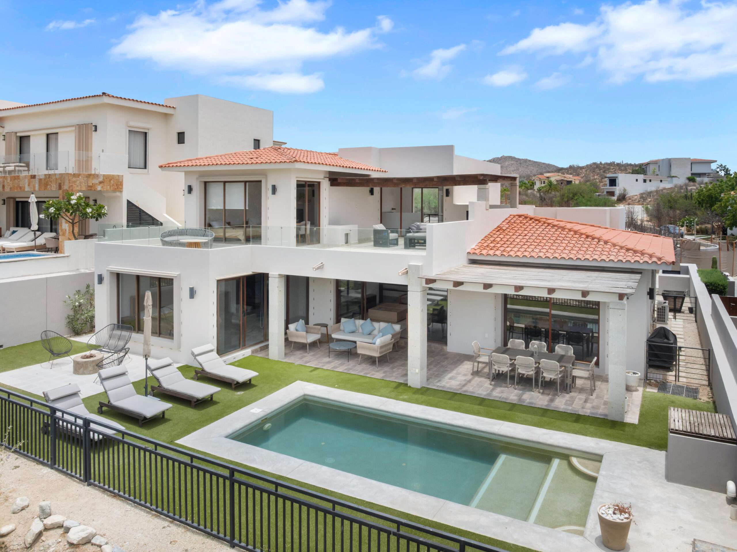 Los Cabos Los Valles An exceptional opportunity in the exclusive Los Valles community at Club Campestre San José. Perfectly positioned just steps from the iconic 17th green and only a few yards from the signature 18th hole, this beautifully furnished residence offers stunning golf course – Los Valles, San Jose del Cabo, BS